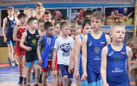 127 юных спортсменов собрал ковер спортшколы «Восток»